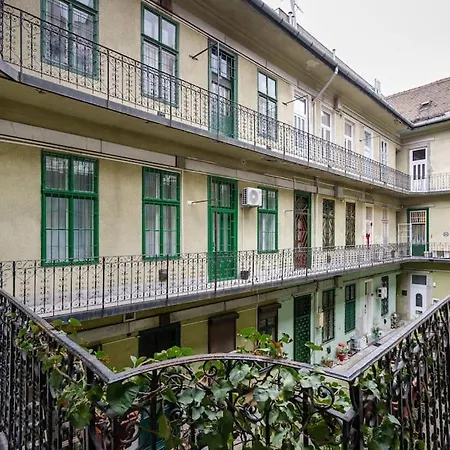 Cozy Studio At New York Palace, 4 Ppl * Budapest